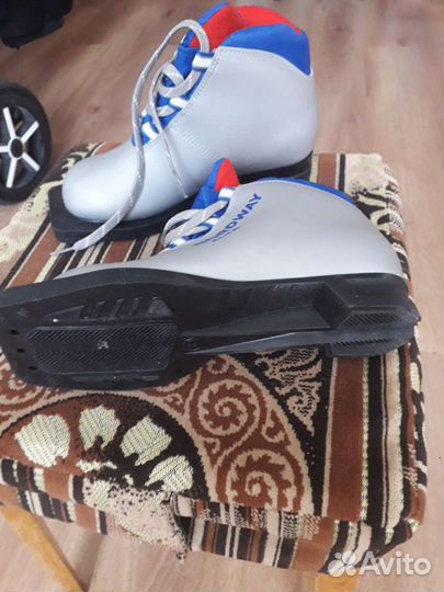 Лыжные ботинки 32