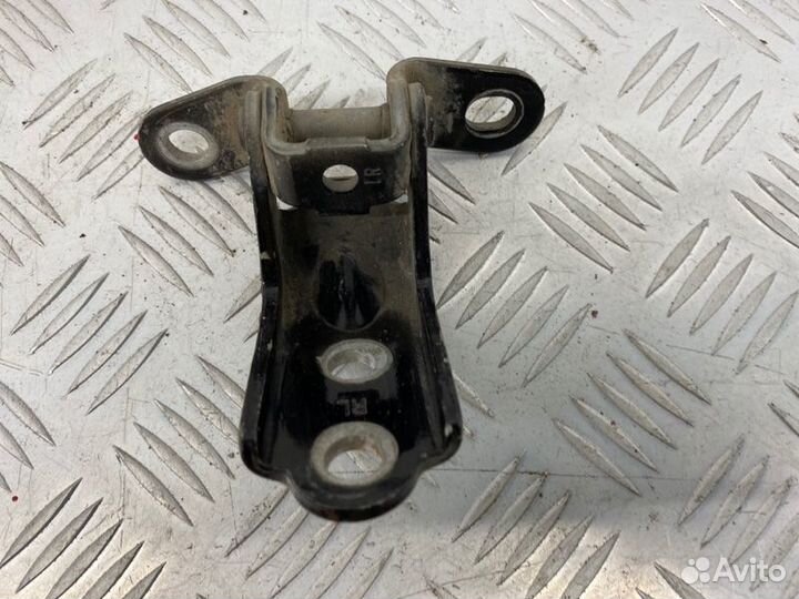 Б/У петля двери задний правый Hyundai Solaris 1 RB