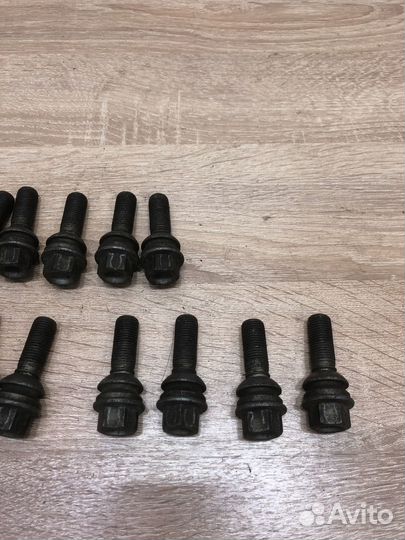 Болт колесного диска Фольксваген Тоуарег 2005