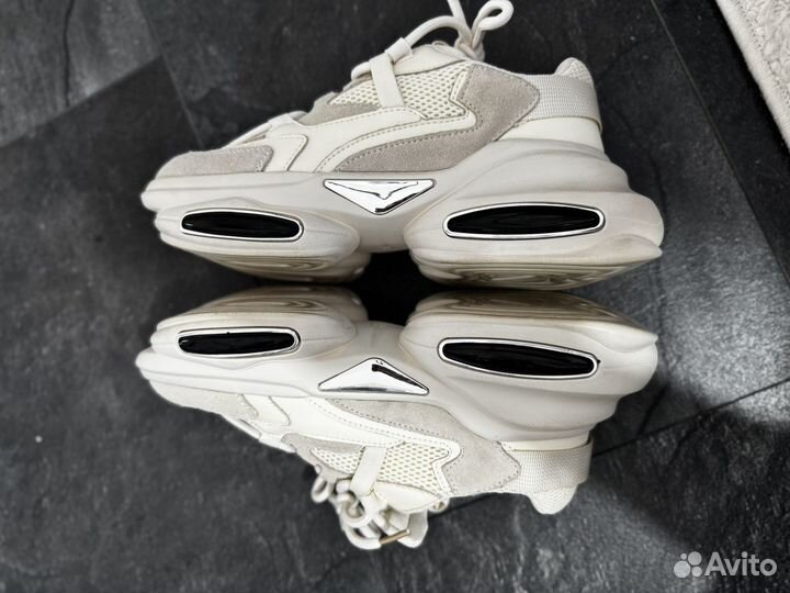 Кроссовки женские (23,5см)