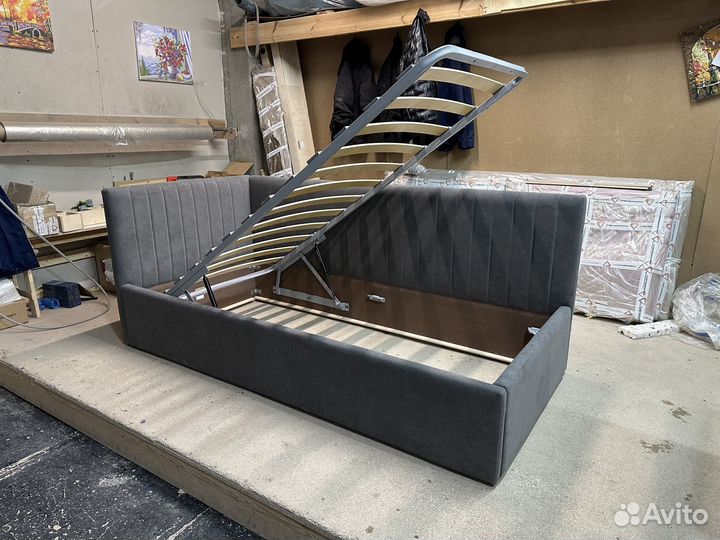 Мягкая кровать с ящиком для хвранения