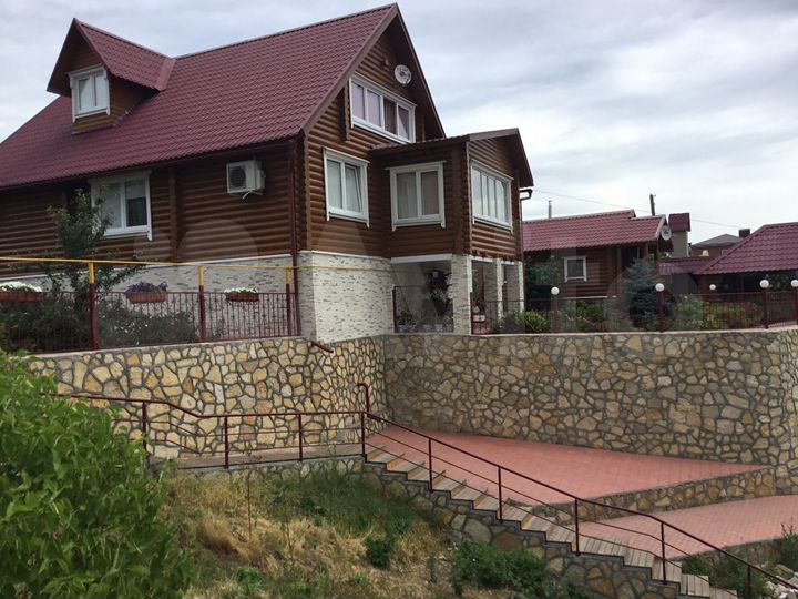 Дом 300 м² на участке 8 сот.