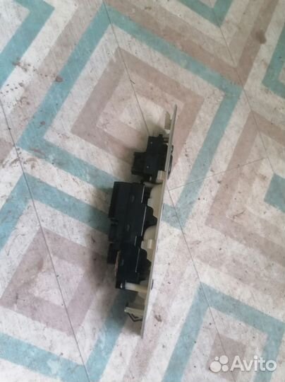 Блок управления стеклоподъемниками Mazda BT-50