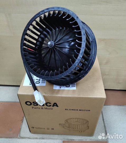 Моторчик печки Audi 80 / Passat B3