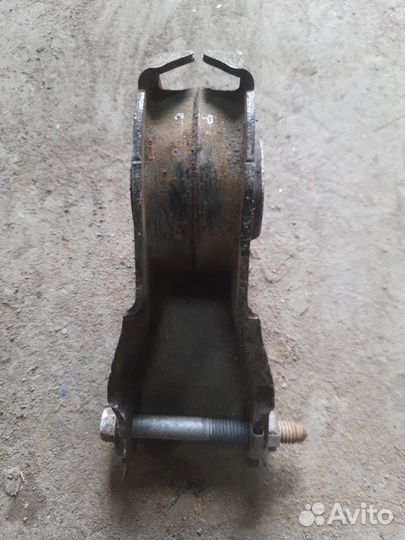 Опора двигателя задняя Citroen C4 picasso 2.0 I