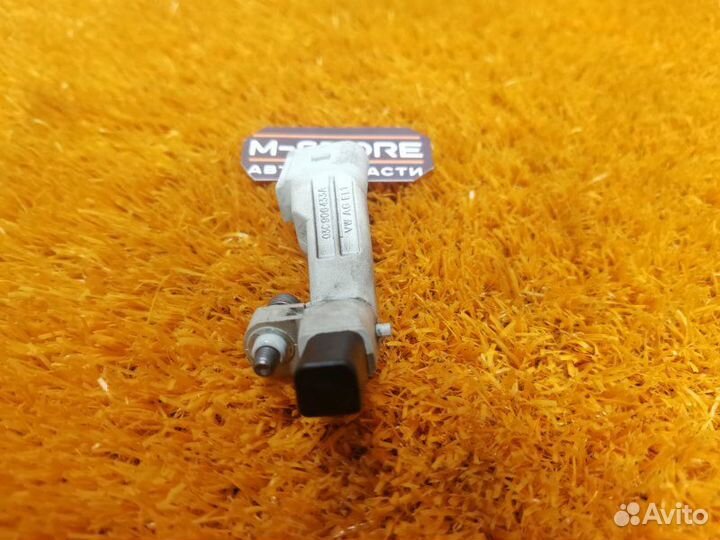 Датчик положения коленвала Volkswagen Golf 5K/MK6