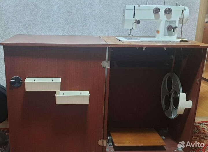 Швейная машина Чайка 143