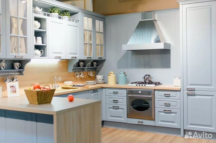 Кухня голубая П-образная на заказ