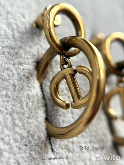 Стильные серьги dior