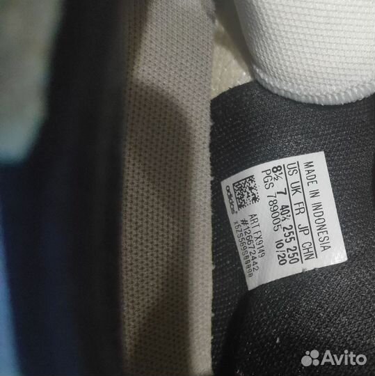 Кроссовки женские adidas р. 40