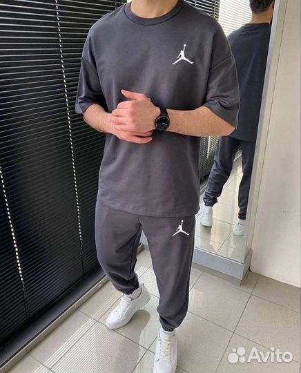 Мужской спортивный костюм