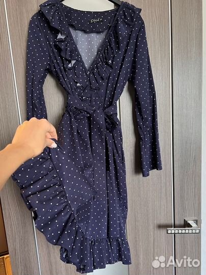 Платье в горошек синее