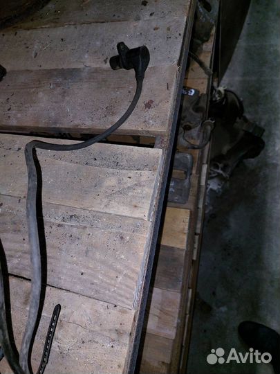 Датчик положения коленвала Volkswagen Passat B5