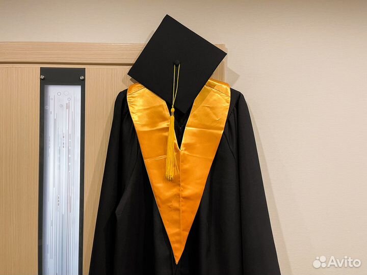 Набор выпускника (Мантия + шапка + воротник)