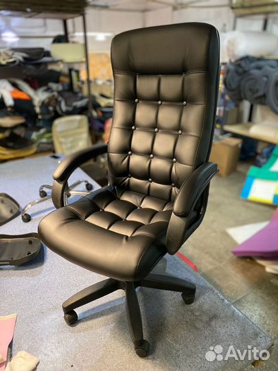 Офисное кресло