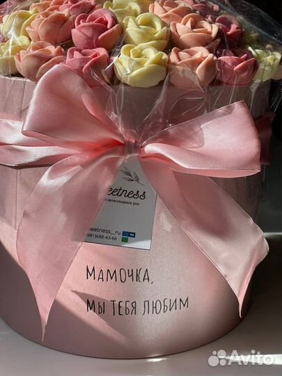 Шоколадные розы пионы в шляпной коробке