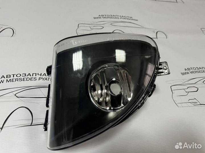Левая передняя противотуманка BMW F10 дорест