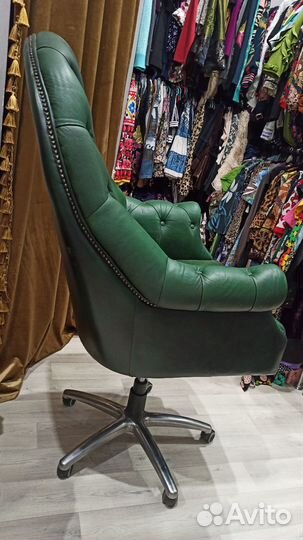 Кожаное кресло руководителя,большое лифт,откидное