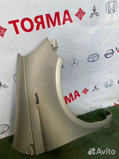 Крыло переднее правое Toyota Vitz NCP10