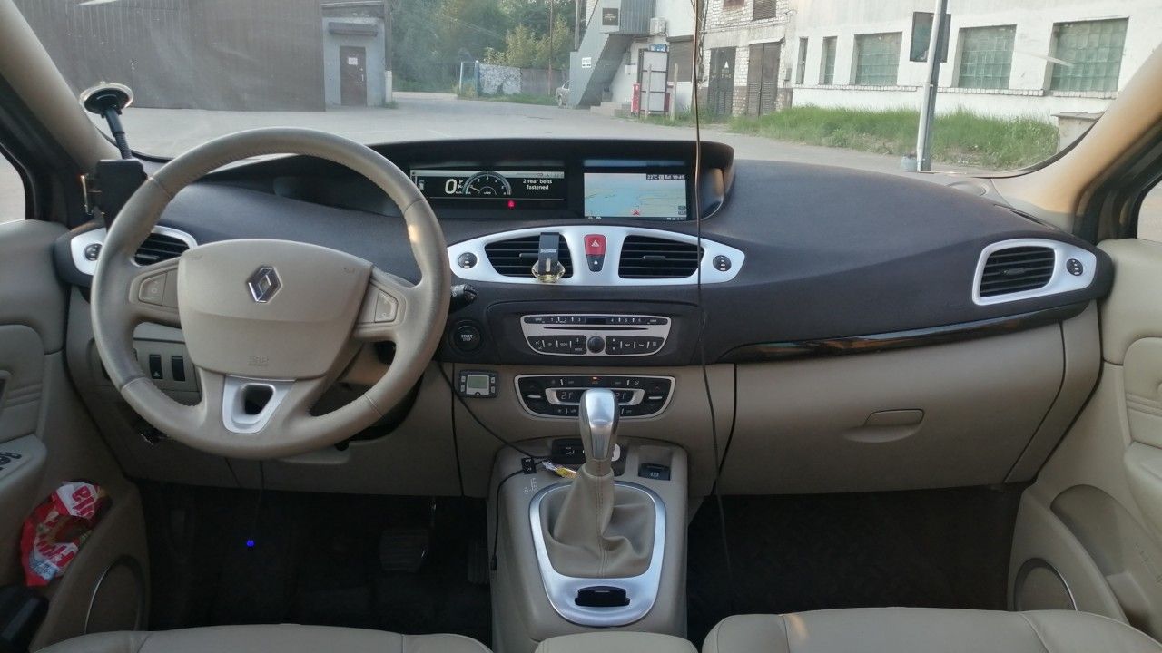 Renault Grand Scenic: фото владельца
