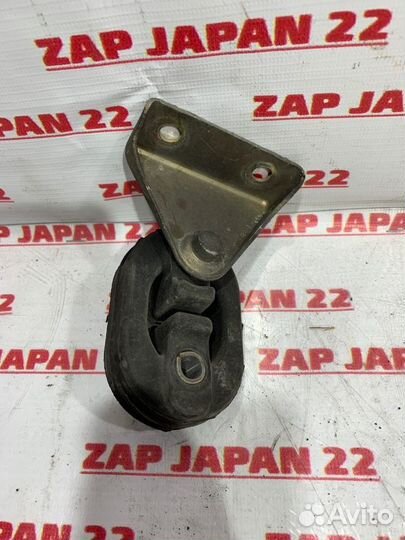 Подушка глушителя Mitsubishi Delica PE8W 4M40 1997