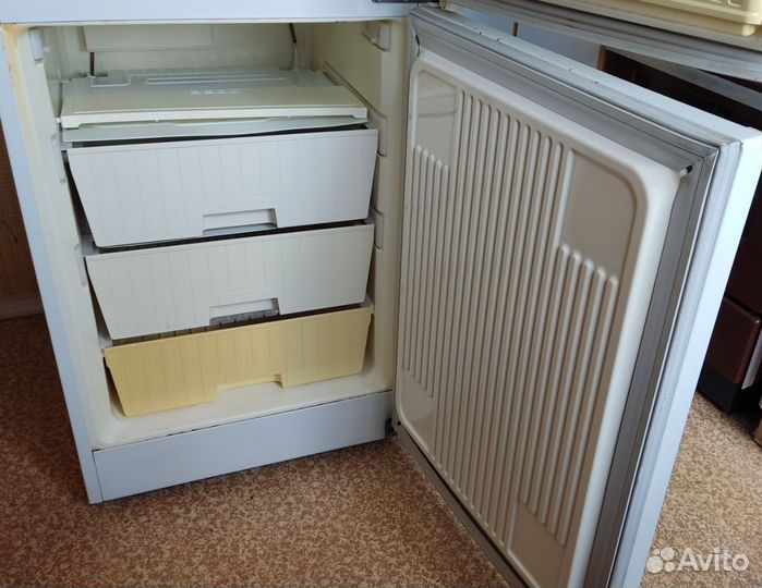 Холодильник Eniem