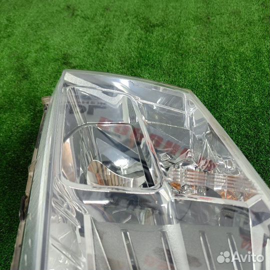 Фара галоген левая Dodge Journey 2007-2011