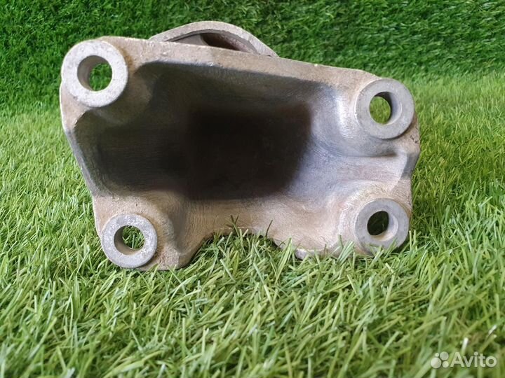 Подушка двигателя опора двс Skoda Superb B AWT