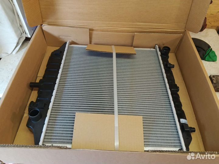Радиатор охлаждения на мб100д