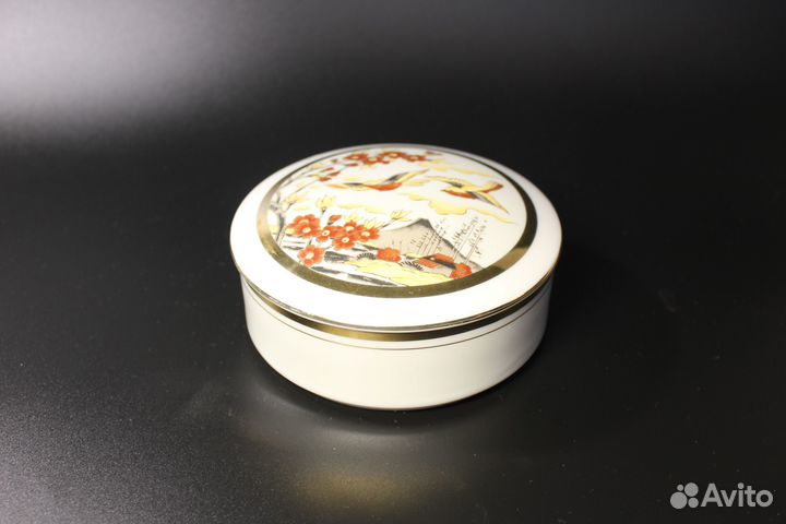 Шкатулка фарфоровая 