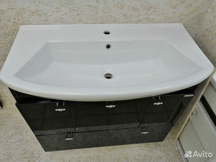 Тумба с раковиной и зеркалом 