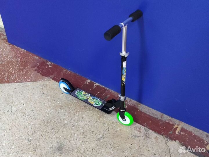 Самокат на возвраст 3-6 лет graffiti 125мм black