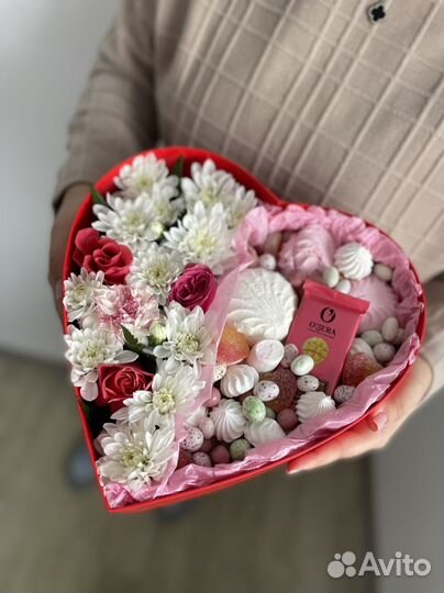 Сердце с цветами и сладостями (в наличии )