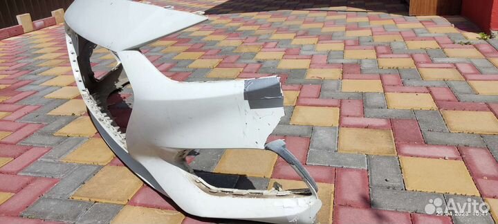 Бампер Hyundai Solaris поломанный