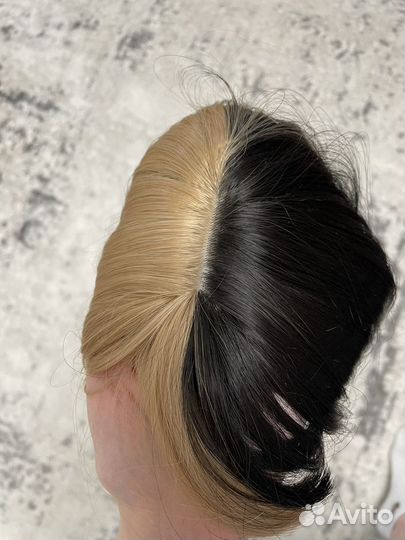 Парик с натуральным пробором двухцветный