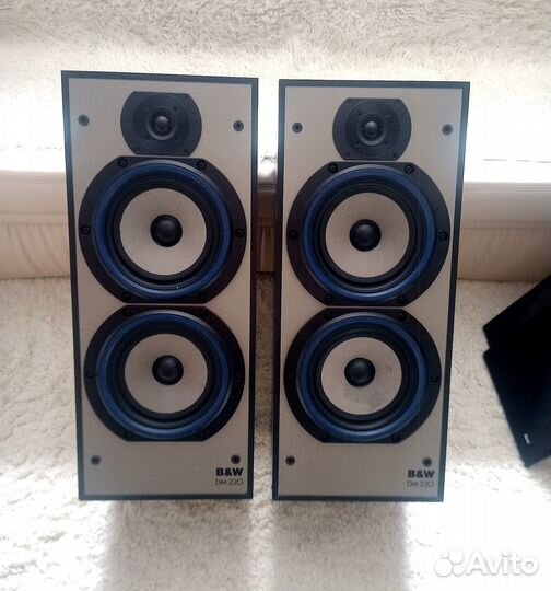 Колонки B&W DM220 Bowers & Wilkins Зак.ящик 2х20см