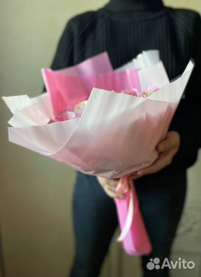 Букеты и композиции из конфет и пенных цветов