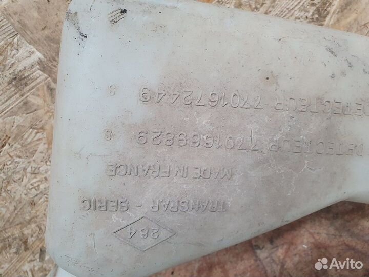 Бачок омывателя 2.0 АКПП Renault Laguna 1998-2001