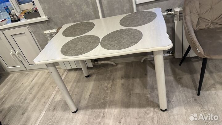 Кухонный стол