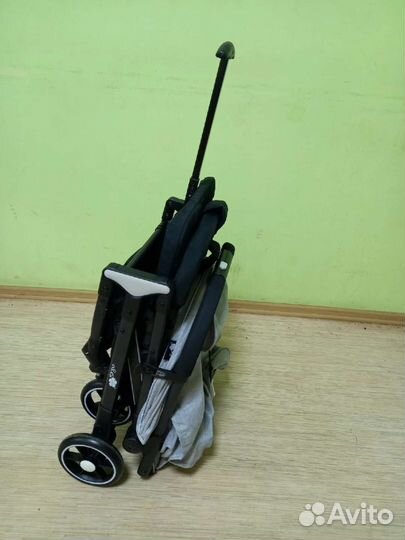 Компактная коляска