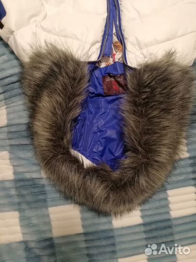 Пуховик женский белый