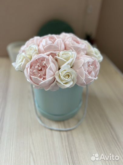 Букет из мыльных роз и пионов