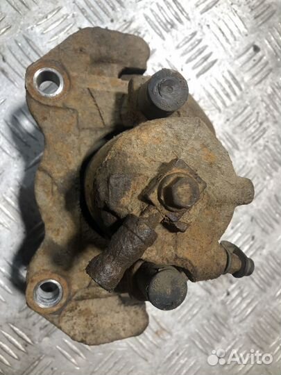 Суппорт передний правый Opel Astra H