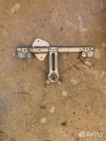 Стеклоподъемник механический Рено Логан