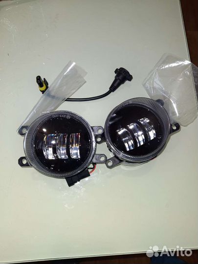 Продам противотуманные фары для Toyota Camry новые