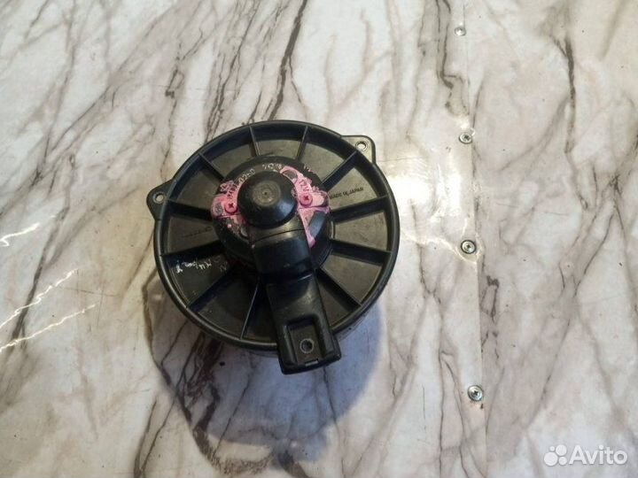 Моторчик печки Mitsubishi Galant 2000