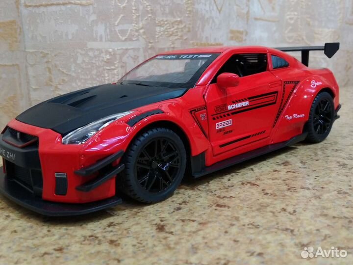 Металлическая модель автомобиля nissan gt-r