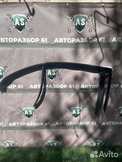 Направляющая стекла двери Mercedes E-class W213