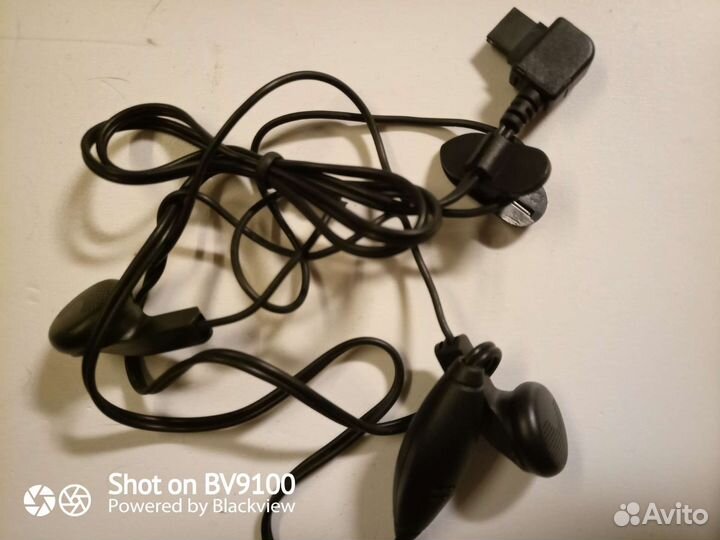 Простые наушники к телефонам
