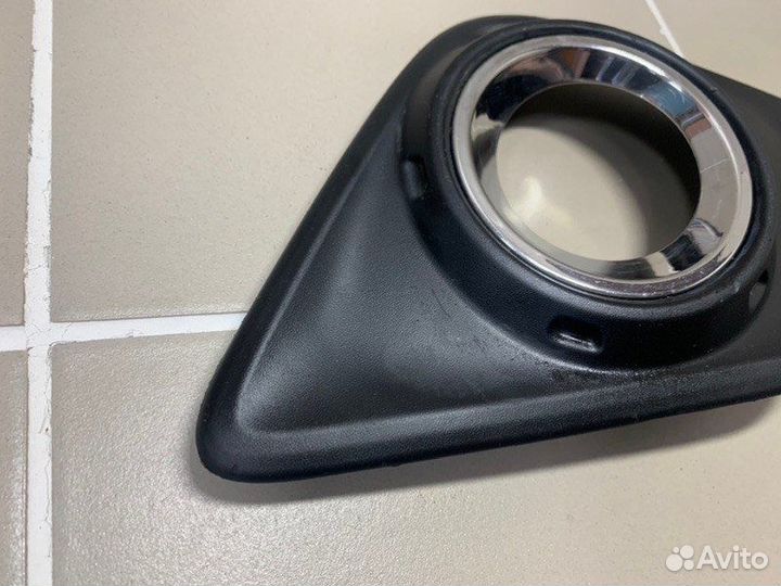 Накладка противотуманной фары Toyota Hilux 8 2015